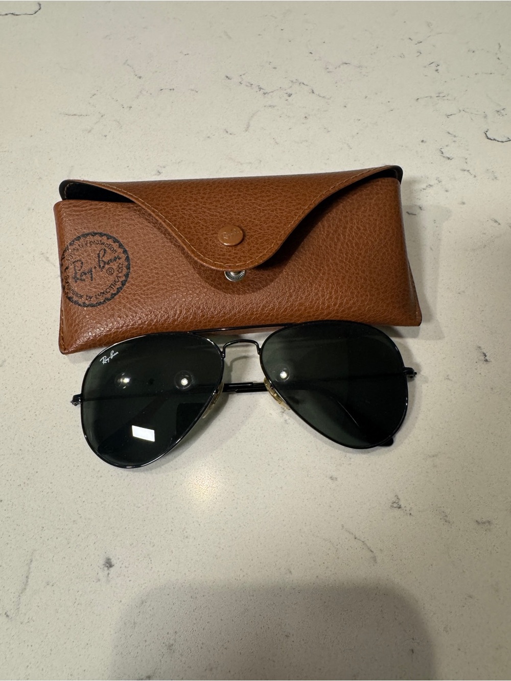 Ray-Ban Aviator Sunglasses with Brown Case - Black Lenses